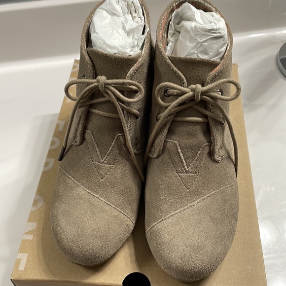 Toms Desert Wedge Shoes - Picture 2 of 6